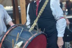 Ein Trommler begeistert das Mytholon Hoffest am 18.03.2023 in Leipzig